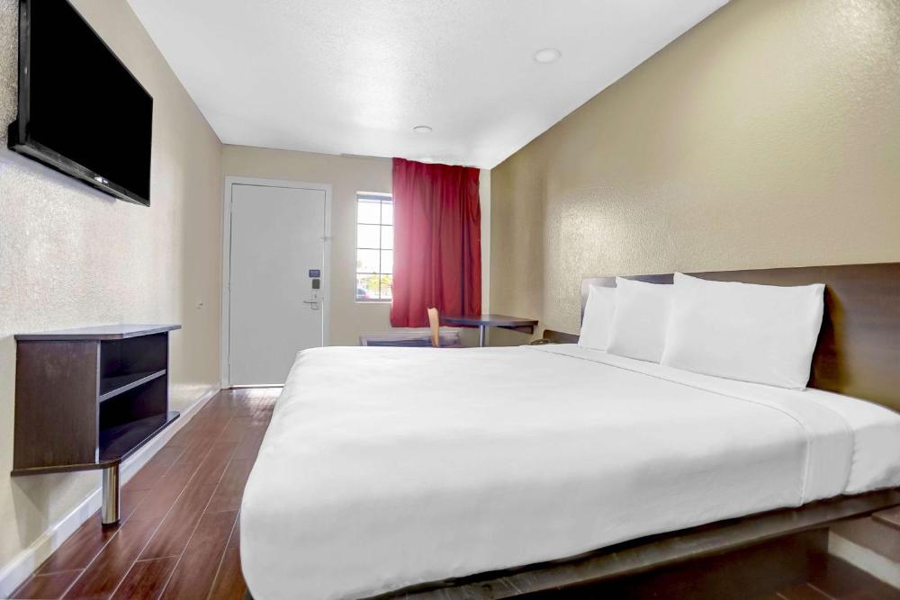 Deluxe King Room - Smoking interior